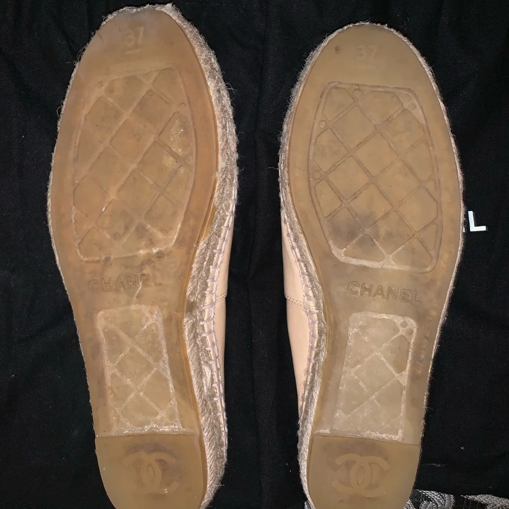 CHANEL Lambskin CC Espadrilles 37 Beige/Black - Picture 7 of 7